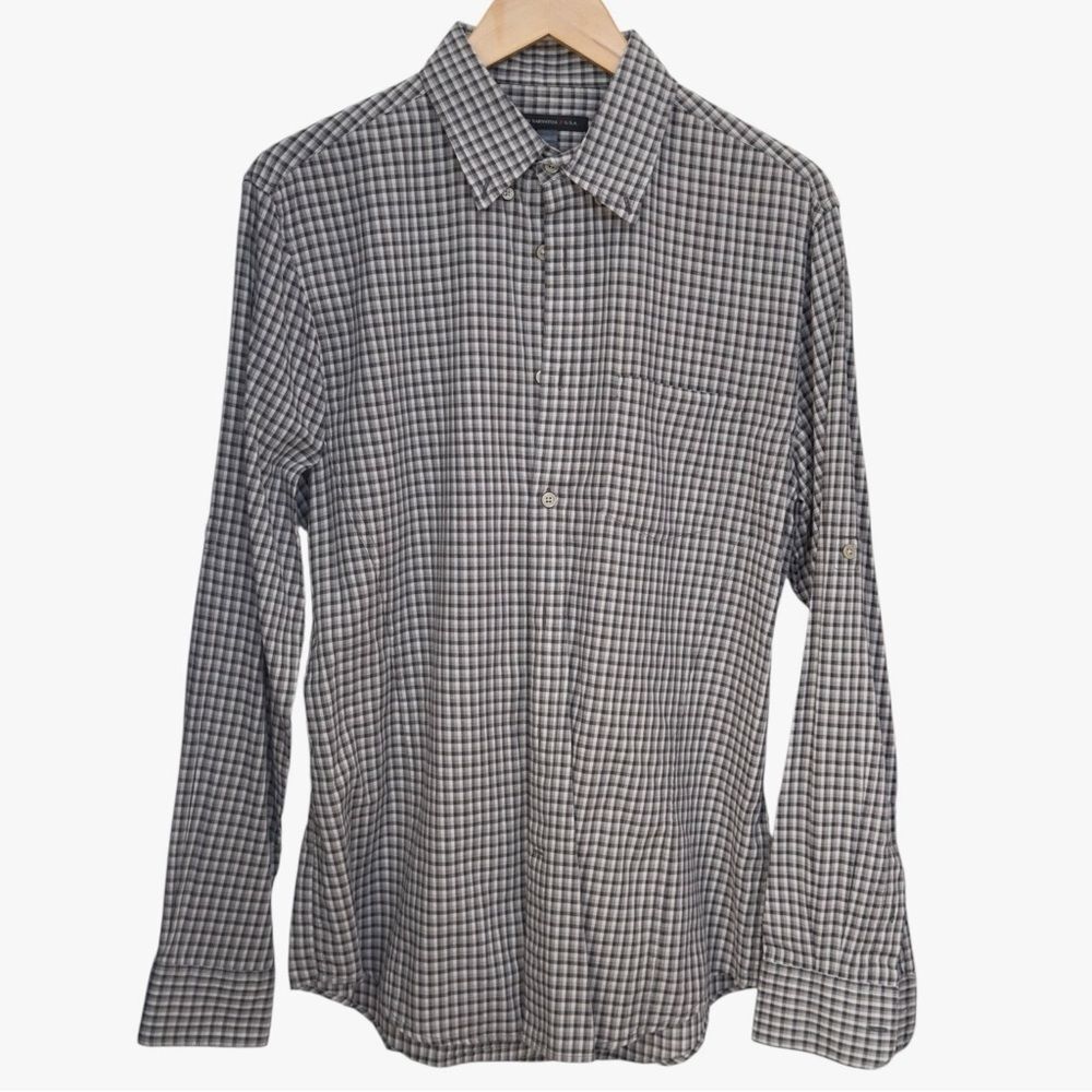 John Varvatos Long Sleeve Button Down Collared 100% Cotton Dress Shirt. Medium.